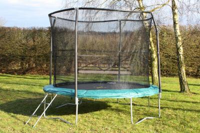 10ft Trampoline and enclosure. 